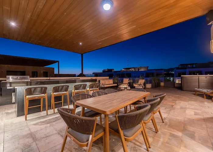 Brand New Luxury Ph With Private Pool And Views