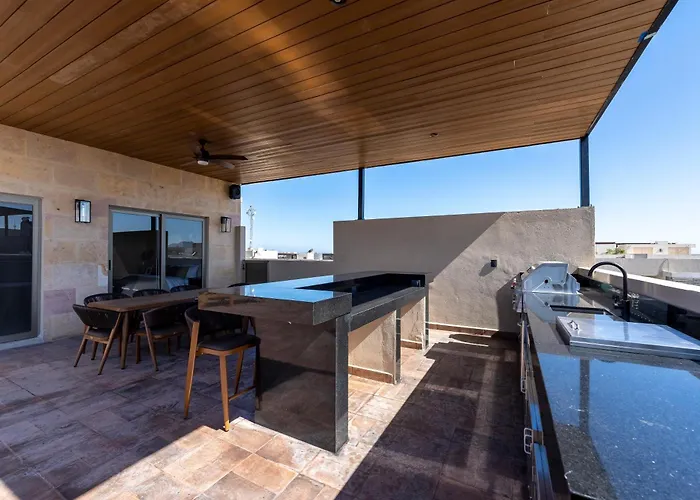 Brand New Luxury Ph With Private Pool And Views